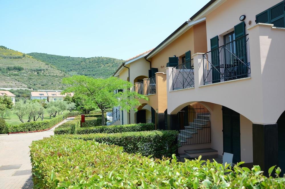 Castellaro Golf Resort المظهر الخارجي الصورة