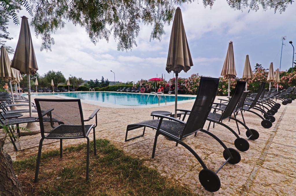 Castellaro Golf Resort المظهر الخارجي الصورة
