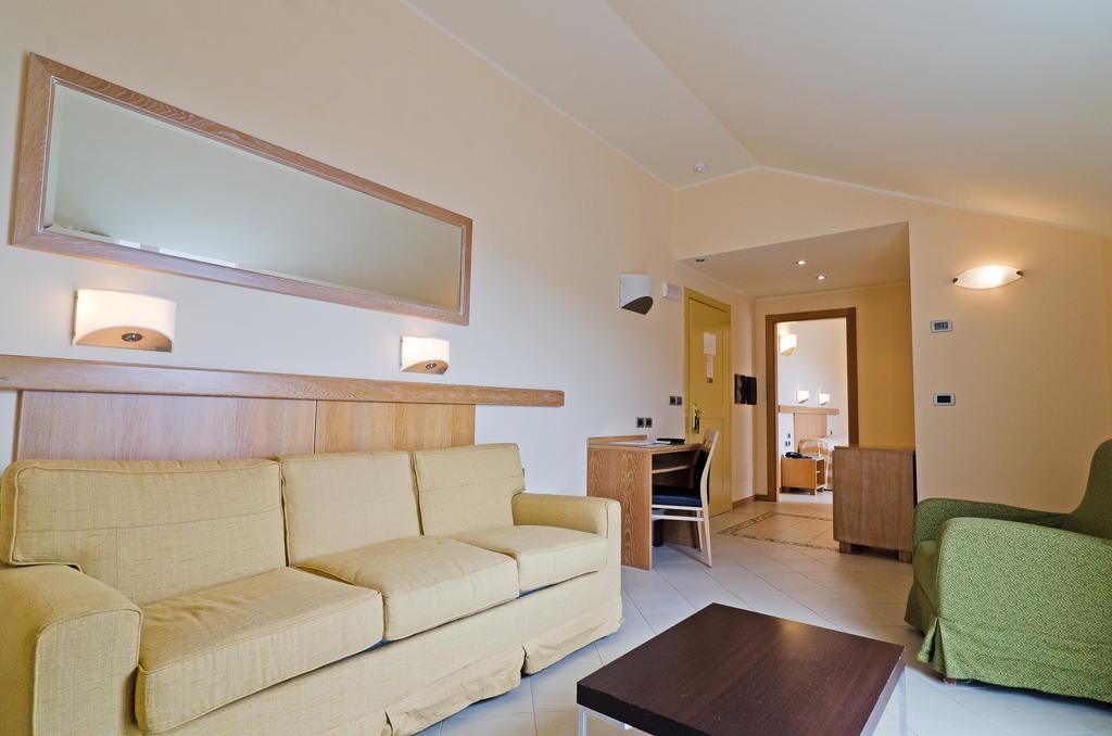 Castellaro Golf Resort المظهر الخارجي الصورة